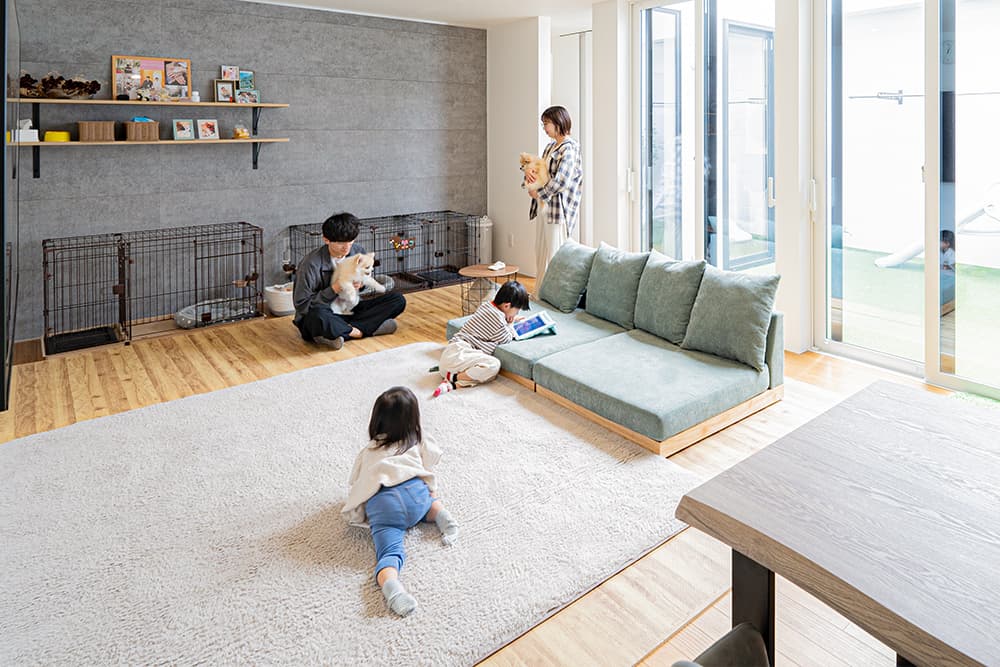 子どもと遊ぶ画像