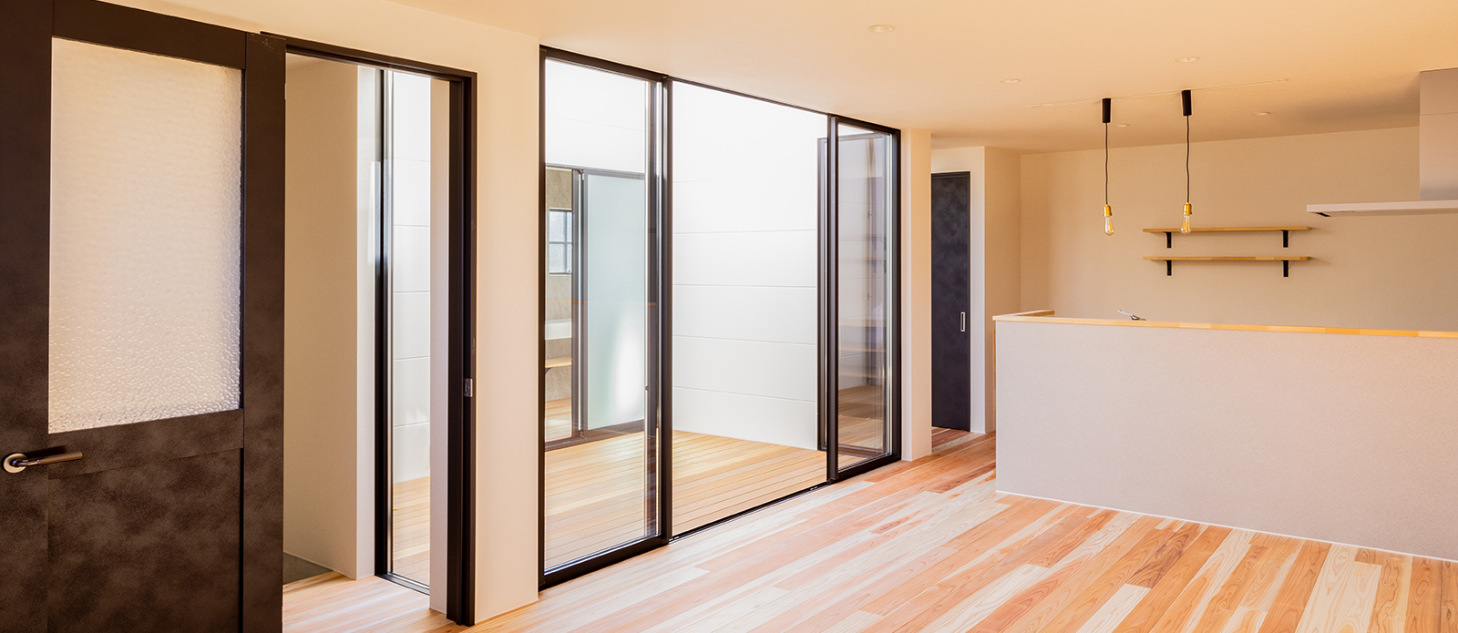 外とのつながりが豊かになり、ギア収納も快適